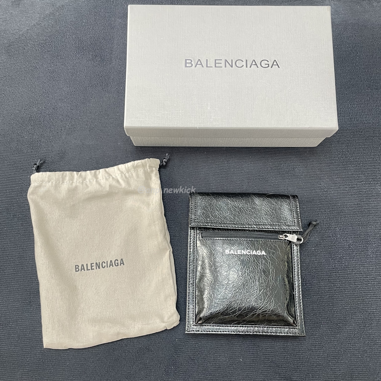 Balenciaga Explorer Arena Cracked Leather Messenger Bag Black (9) - newkick.vip